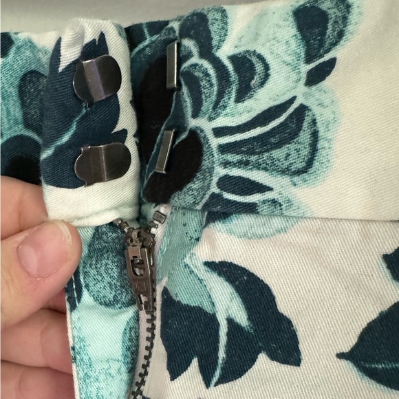 LOFT blue patterned shorts size 16 - Picture 2 of 5